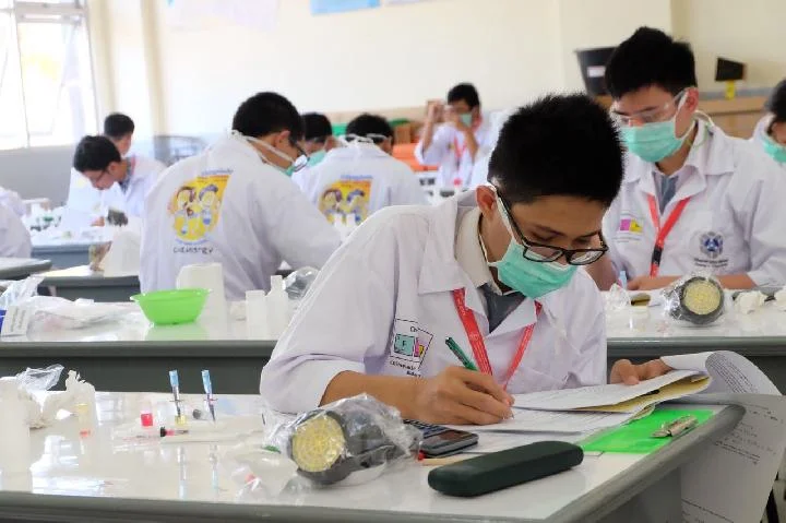 gambar praktek megenail sains