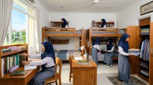 5 Tips Sukses Hidup Mandiri di Asrama Boarding School untuk Santri dan Siswa Baru
